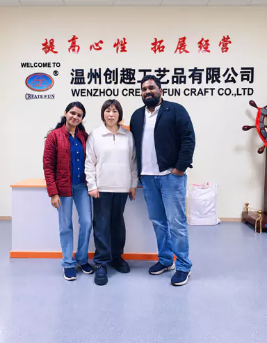 வாங்குபவர்கள் Wenzhou Create Fun Craft Co., Ltd. தொழிற்சாலை தளத்தை ஆய்வு செய்தனர்